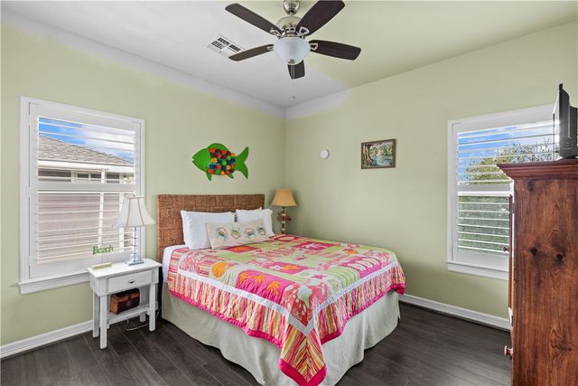 634 Dolphin Cr, Port Aransas, TX 78373