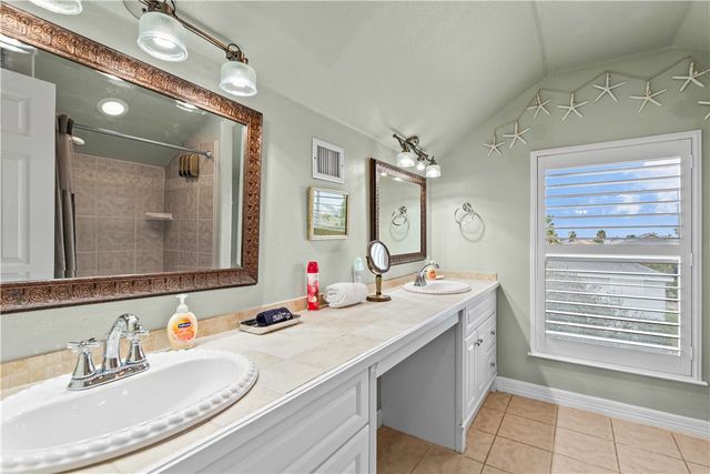 634 Dolphin Cr, Port Aransas, TX 78373