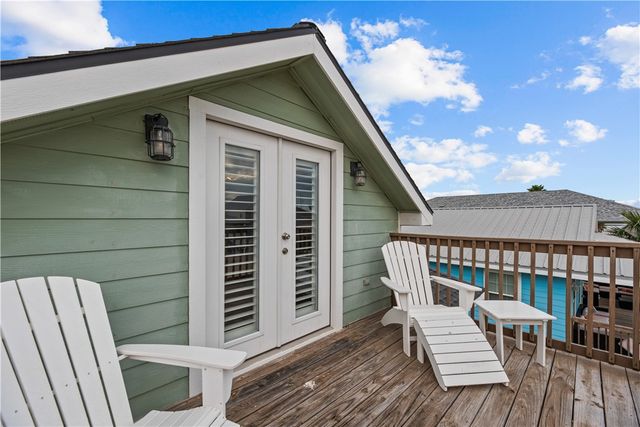 634 Dolphin Cr, Port Aransas, TX 78373