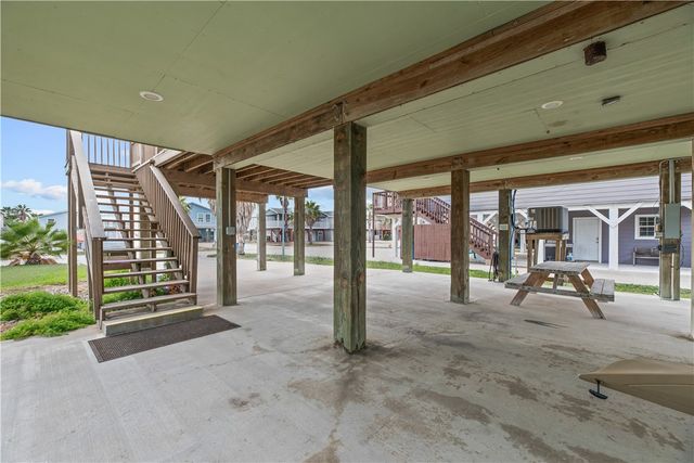 634 Dolphin Cr, Port Aransas, TX 78373