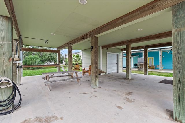 634 Dolphin Cr, Port Aransas, TX 78373