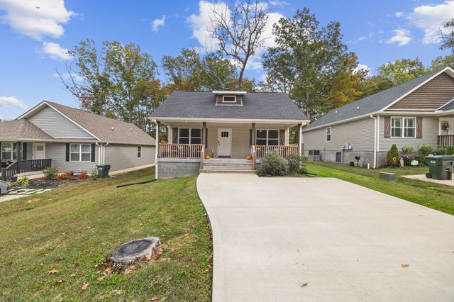 103C Oak Park Dr, Dickson, TN 37055