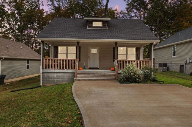 103C Oak Park Dr, Dickson, TN 37055