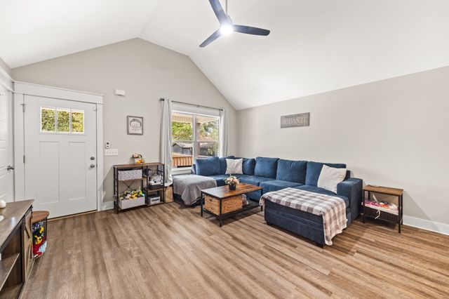 103C Oak Park Dr, Dickson, TN 37055