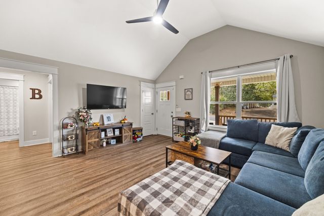 103C Oak Park Dr, Dickson, TN 37055