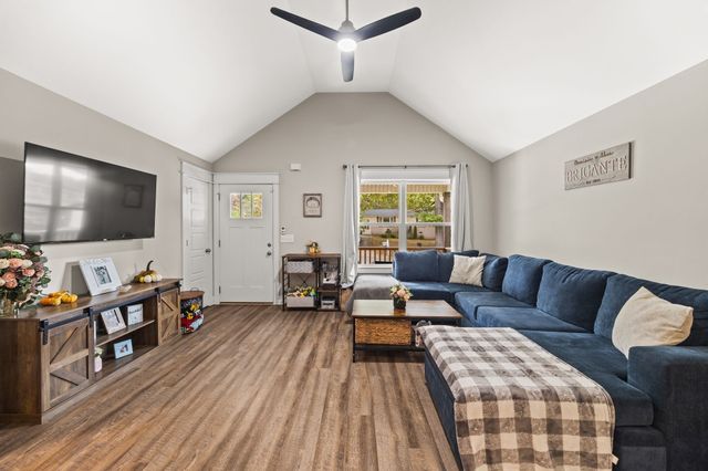 103C Oak Park Dr, Dickson, TN 37055