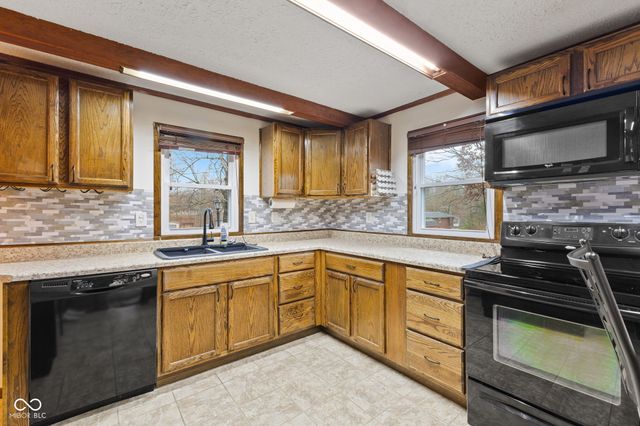 8615 N Briarwood Lake East Drive, Monrovia, IN 46157