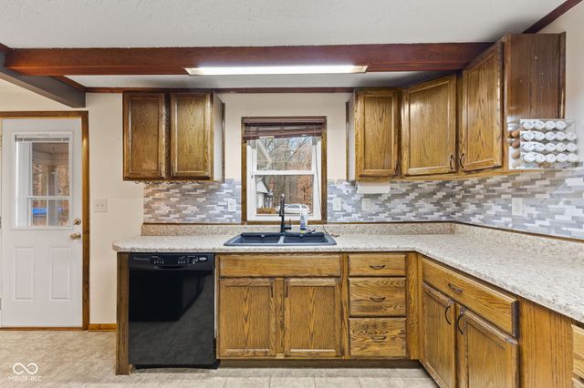 8615 N Briarwood Lake East Drive, Monrovia, IN 46157
