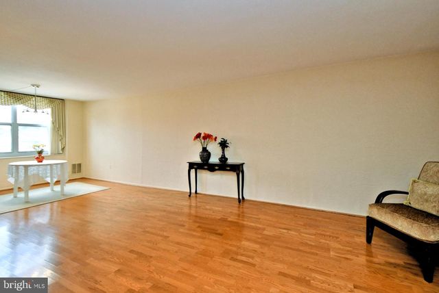 7301 Coventry Ave Apt 302, Elkins Park, PA 19027