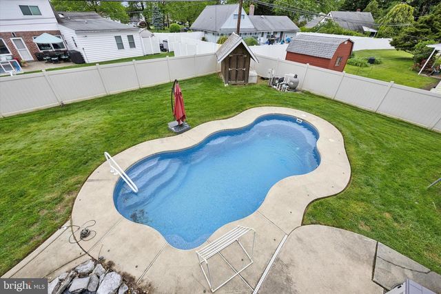 39 SMOKETREE RD, Levittown, PA 19056