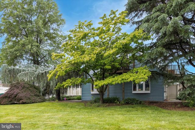 39 SMOKETREE RD, Levittown, PA 19056