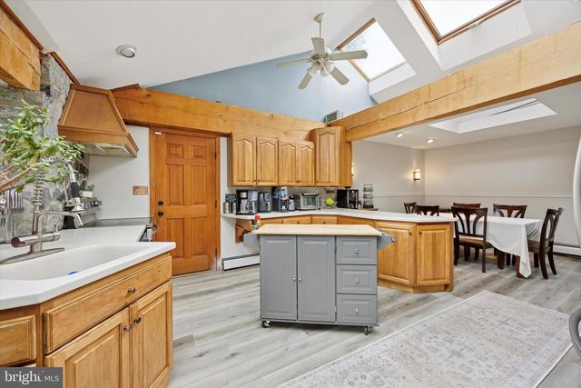 39 SMOKETREE RD, Levittown, PA 19056