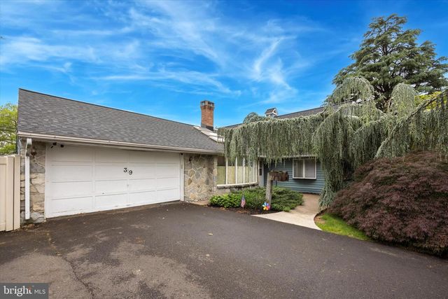 39 SMOKETREE RD, Levittown, PA 19056
