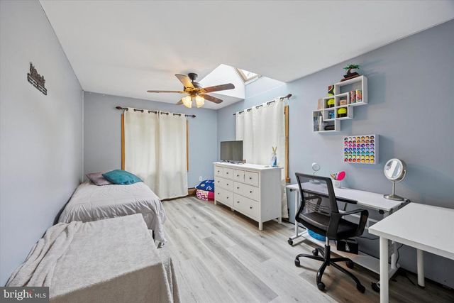 39 SMOKETREE RD, Levittown, PA 19056