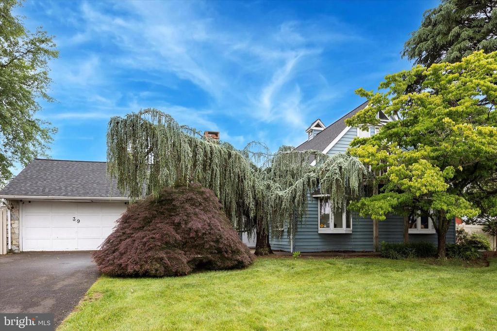 39 SMOKETREE RD, Levittown, PA 19056