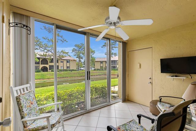 336 Pine Ridge Circle B-1, Greenacres, FL 33463