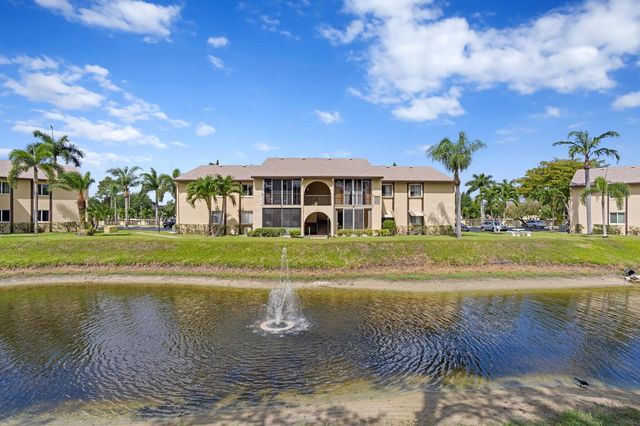 336 Pine Ridge Circle B-1, Greenacres, FL 33463
