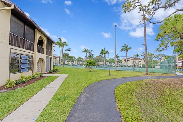 336 Pine Ridge Circle B-1, Greenacres, FL 33463