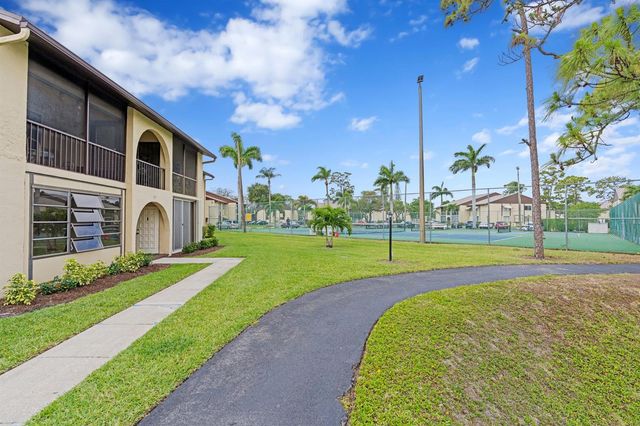 336 Pine Ridge Circle B-1, Greenacres, FL 33463