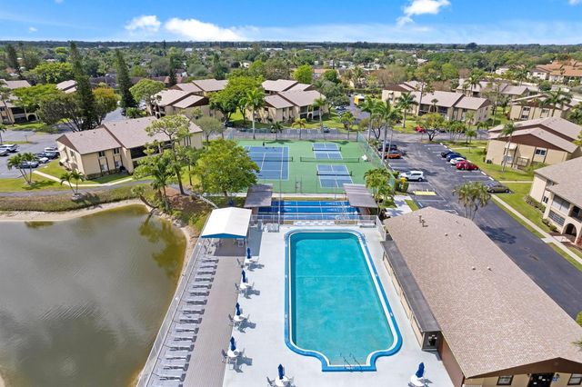 336 Pine Ridge Circle B-1, Greenacres, FL 33463
