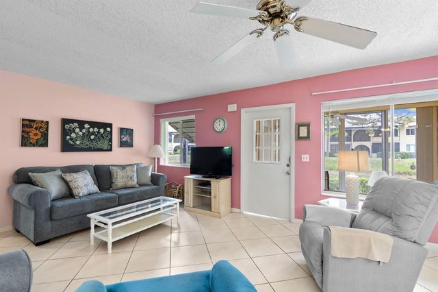 336 Pine Ridge Circle B-1, Greenacres, FL 33463