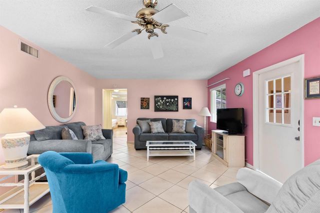 336 Pine Ridge Circle B-1, Greenacres, FL 33463