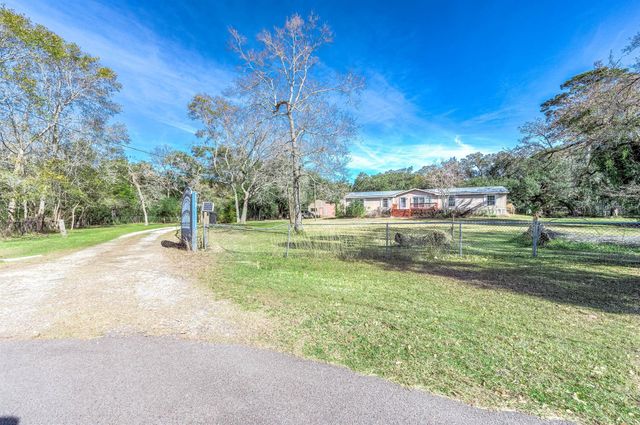 13902 County Road 951 Road, Alvin, TX 77511