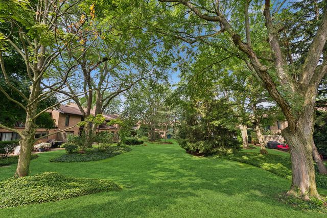 1728 Wildberry Drive G, Glenview, IL 60025