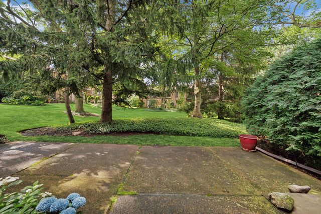 1728 Wildberry Drive G, Glenview, IL 60025