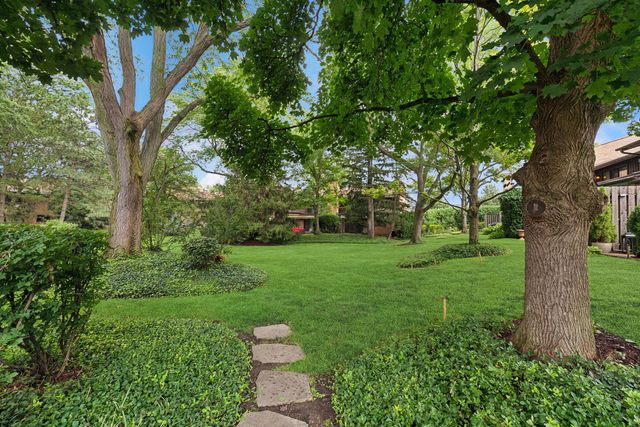 1728 Wildberry Drive G, Glenview, IL 60025