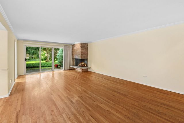 1728 Wildberry Drive G, Glenview, IL 60025