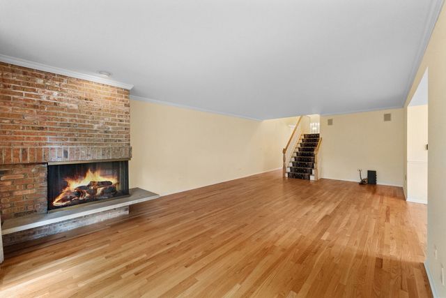 1728 Wildberry Drive G, Glenview, IL 60025