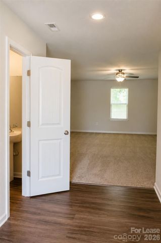 9201 Creedmore Hills Drive, Charlotte, NC 28214