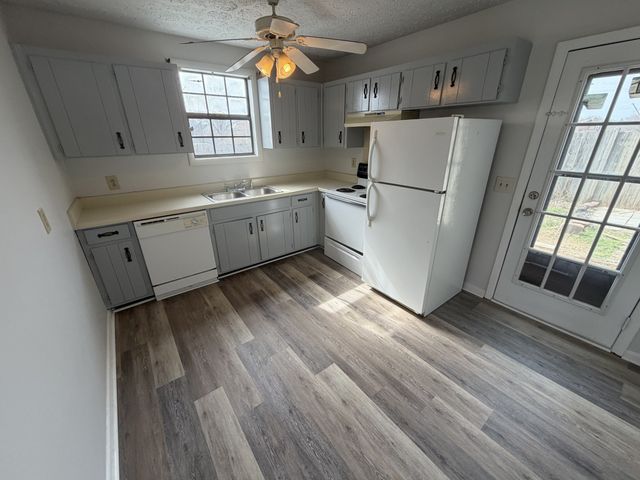 2444 Fairbrook Dr, Nashville, TN 37214