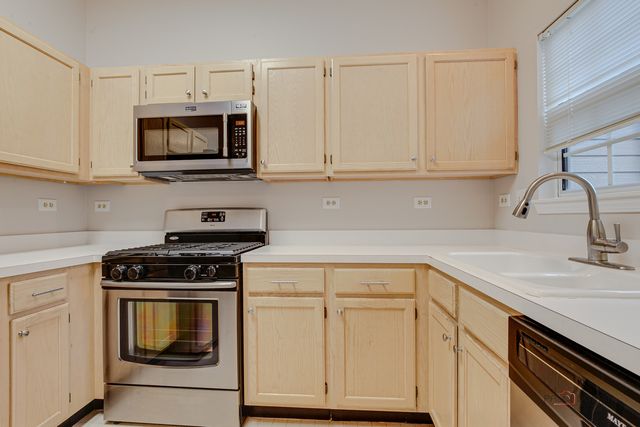 543 Grosse Pointe Circle, Vernon Hills, IL 60061