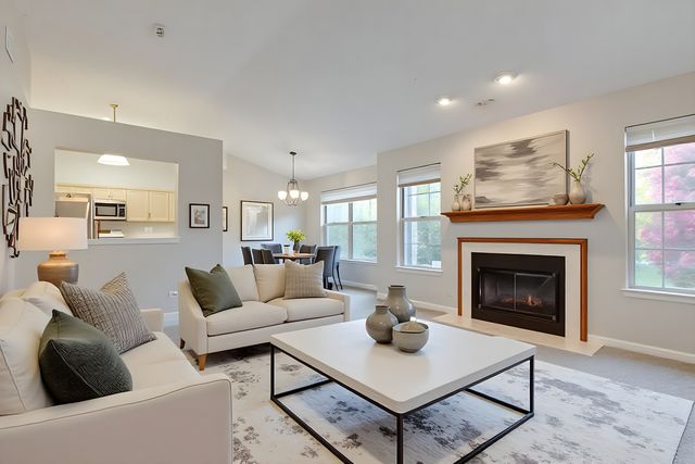 543 Grosse Pointe Circle, Vernon Hills, IL 60061