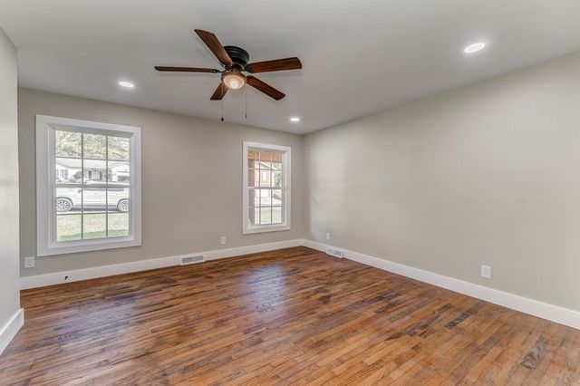 924 Stoneleigh Road, Dalton, GA 30720