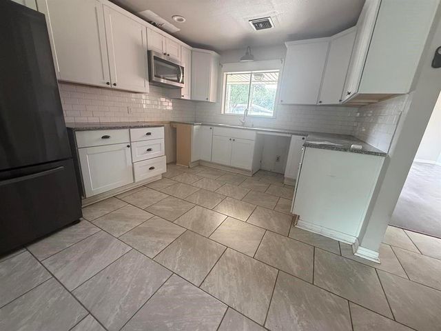 701 Sherrill Street, Orange, TX 77630