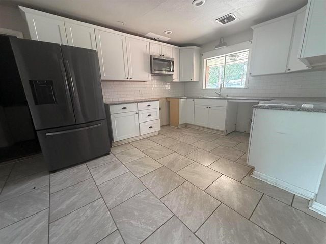 701 Sherrill Street, Orange, TX 77630