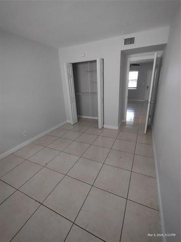 2741 NE 8th Avenue 14, Wilton Manors, FL 33334