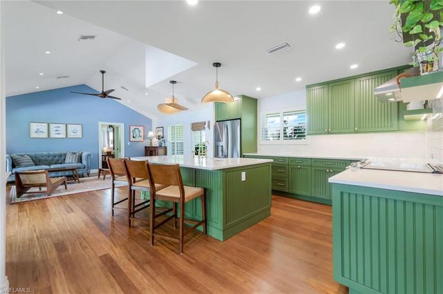 2319 Queens WAY, Naples, FL 34112