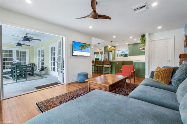 2319 Queens WAY, Naples, FL 34112