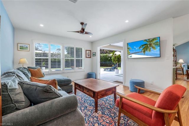 2319 Queens WAY, Naples, FL 34112