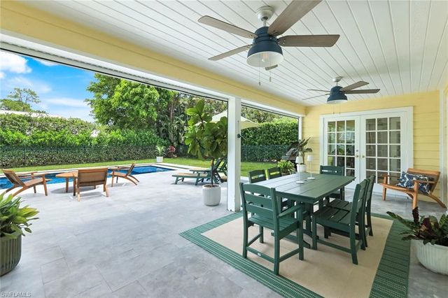 2319 Queens WAY, Naples, FL 34112