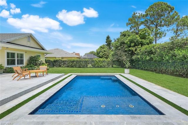2319 Queens WAY, Naples, FL 34112