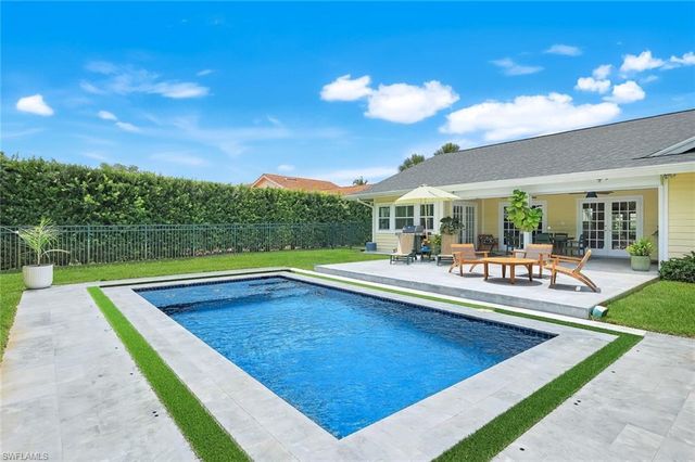 2319 Queens WAY, Naples, FL 34112