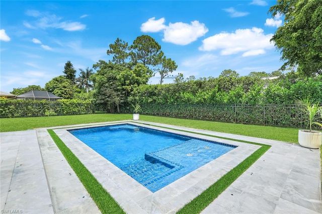 2319 Queens WAY, Naples, FL 34112