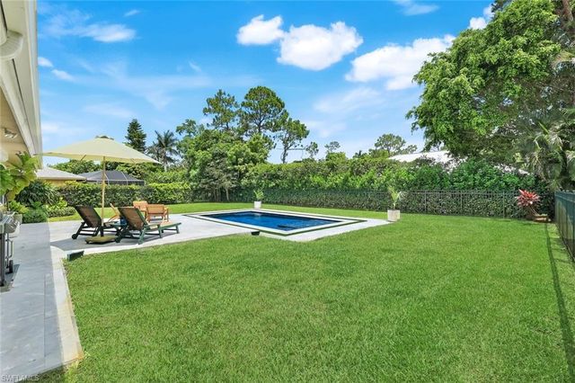 2319 Queens WAY, Naples, FL 34112