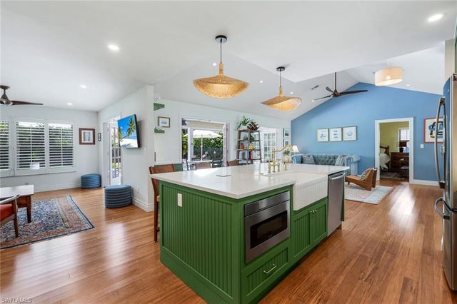 2319 Queens WAY, Naples, FL 34112