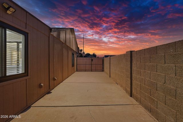 5811 W FOLLEY Street, Chandler, AZ 85226
